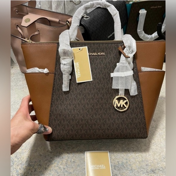 NWT Michael Kors Charlotte Large Top Zip Logo Print Leather Tote In Brown/Gold - Picture 4 of 13
